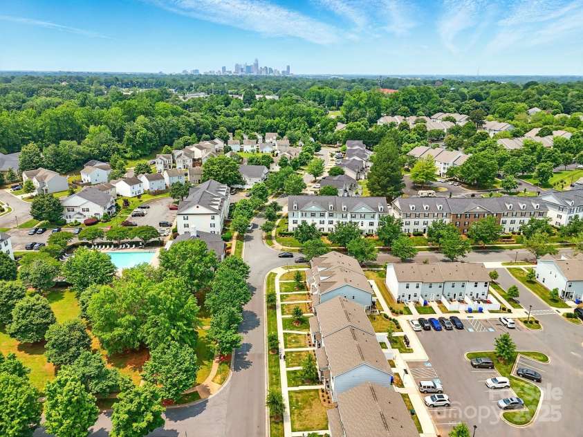 1134 Plaza Walk Drive, Charlotte, NC 28215.  MLS# CAR4267579, YatesRealty ID 24807. Short commute to uptown Charlotte!