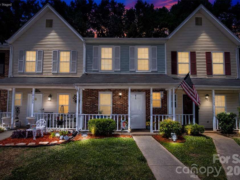 6137 Windsor Gate Lane, Charlotte, NC 28215.  MLS# CAR4379618, YatesRealty ID 24807. TWILIGHT