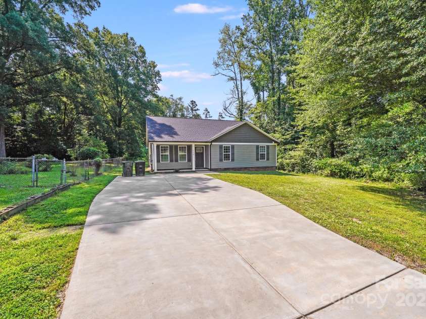 115 Dove Avenue, Concord, NC 28025.  MLS# CAR4274637, YatesRealty ID 24808. 