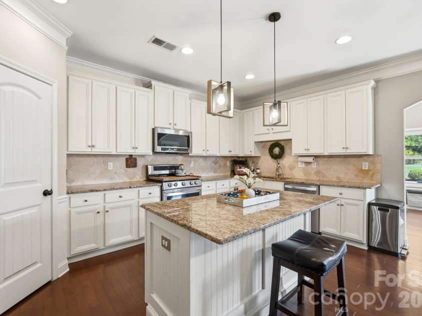 1711 Laurel Hill Drive, Waxhaw, NC 28173.  MLS# CAR4381544, YatesRealty ID 24808. 