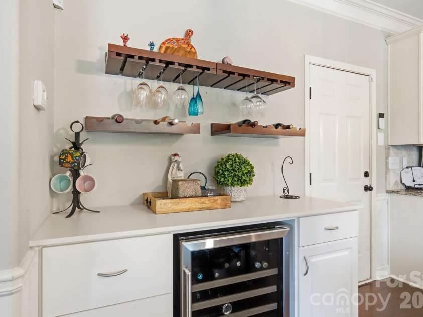 1711 Laurel Hill Drive, Waxhaw, NC 28173.  MLS# CAR4381544, YatesRealty ID 24808. 