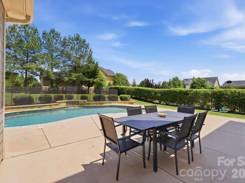1711 Laurel Hill Drive, Waxhaw, NC 28173.  MLS# CAR4381544, YatesRealty ID 24808. 