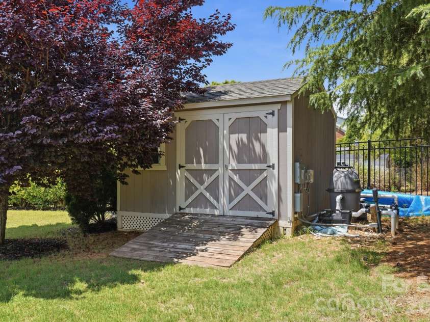 1711 Laurel Hill Drive, Waxhaw, NC 28173.  MLS# CAR4381544, YatesRealty ID 24808. 