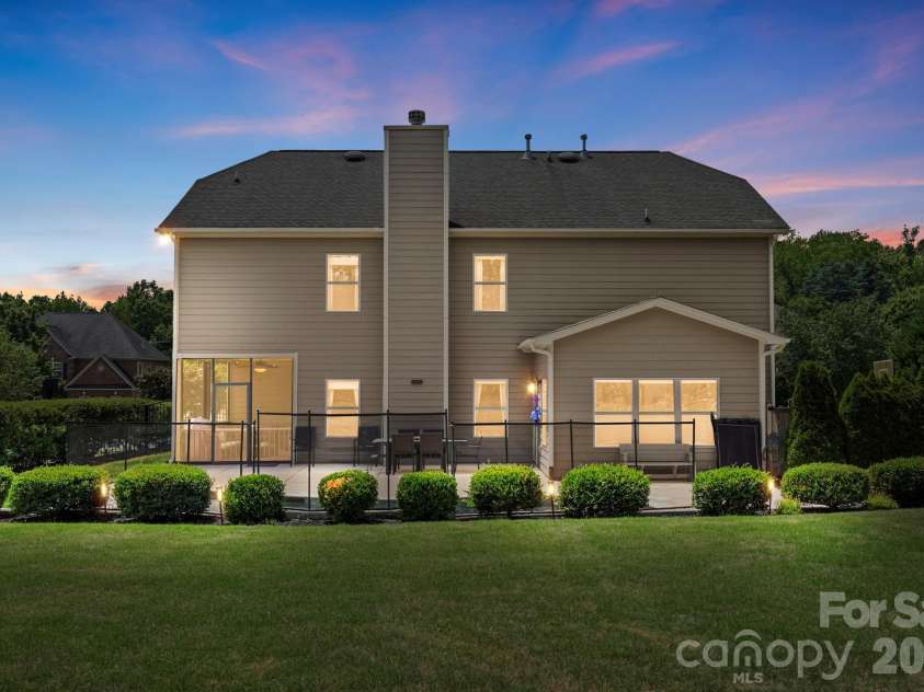 1711 Laurel Hill Drive, Waxhaw, NC 28173.  MLS# CAR4381544, YatesRealty ID 24808. 