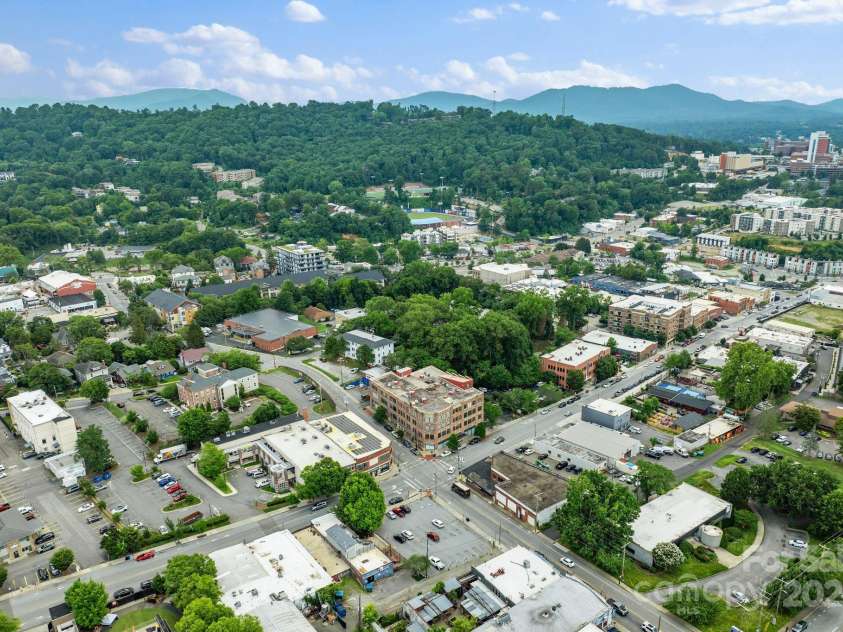 100 Coxe Avenue, Asheville, NC 28801.  MLS# CAR4271737, YatesRealty ID 24809. Aerial shot of neighborhood