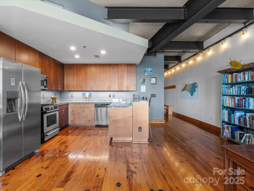 100 Coxe Avenue, Asheville, NC 28801.  MLS# CAR4307768, YatesRealty ID 24809. Stainless steel appliances