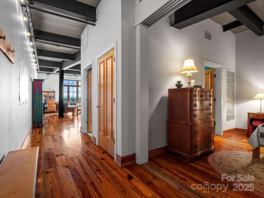 100 Coxe Avenue, Asheville, NC 28801.  MLS# CAR4307768, YatesRealty ID 24809. Stylish entryway