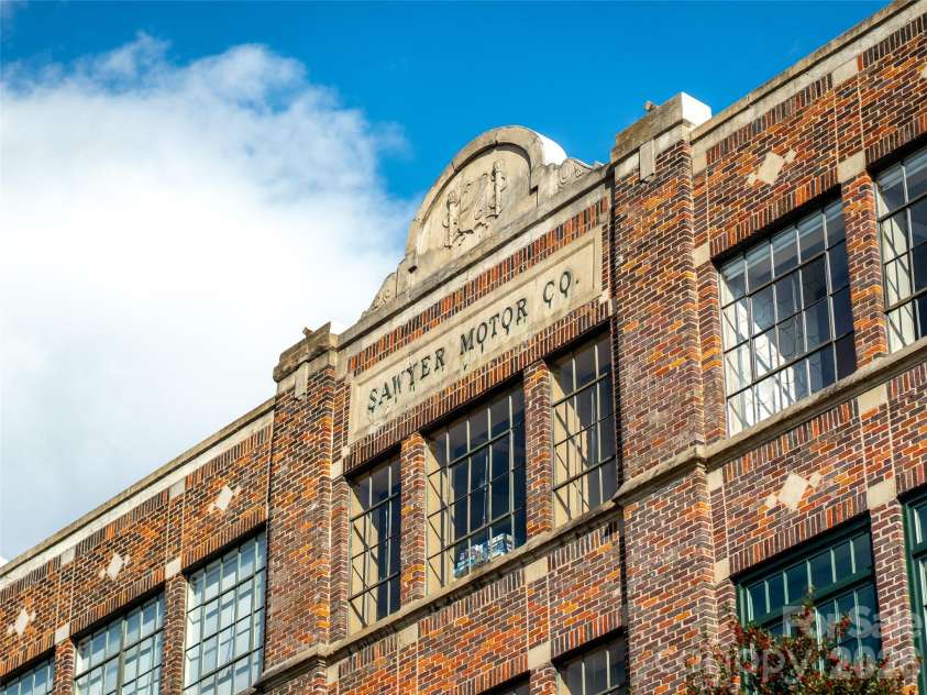 100 Coxe Avenue, Asheville, NC 28801.  MLS# CAR4335488, YatesRealty ID 24809. 