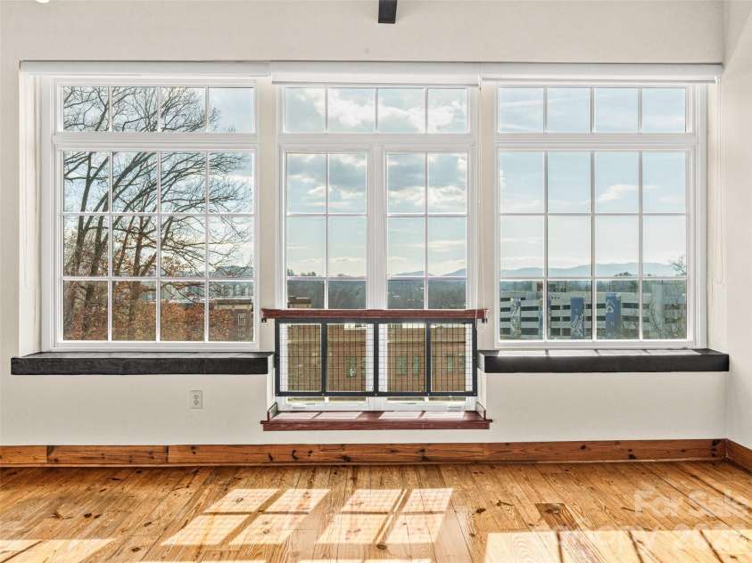 100 Coxe Avenue, Asheville, NC 28801.  MLS# CAR4335488, YatesRealty ID 24809. 