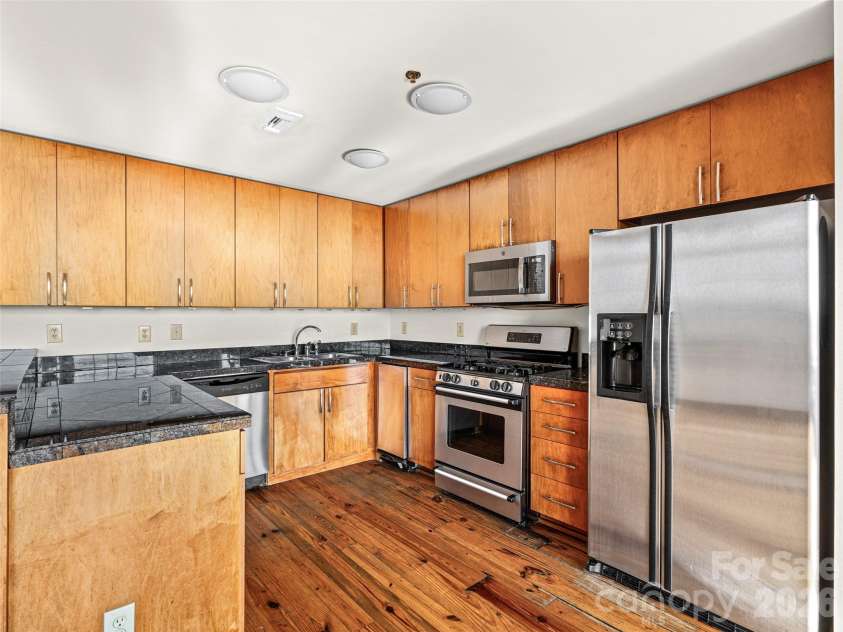 100 Coxe Avenue, Asheville, NC 28801.  MLS# CAR4335488, YatesRealty ID 24809. 