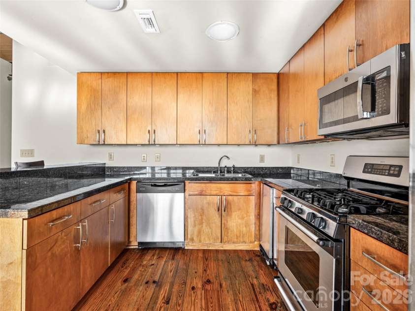 100 Coxe Avenue, Asheville, NC 28801.  MLS# CAR4335488, YatesRealty ID 24809. 