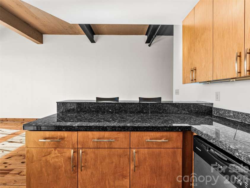 100 Coxe Avenue, Asheville, NC 28801.  MLS# CAR4335488, YatesRealty ID 24809. 