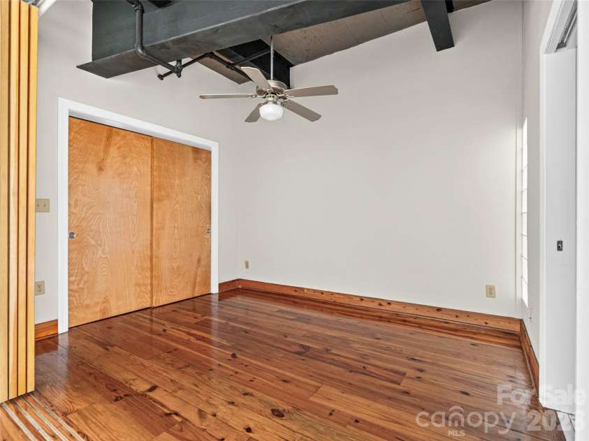 100 Coxe Avenue, Asheville, NC 28801.  MLS# CAR4335488, YatesRealty ID 24809. 