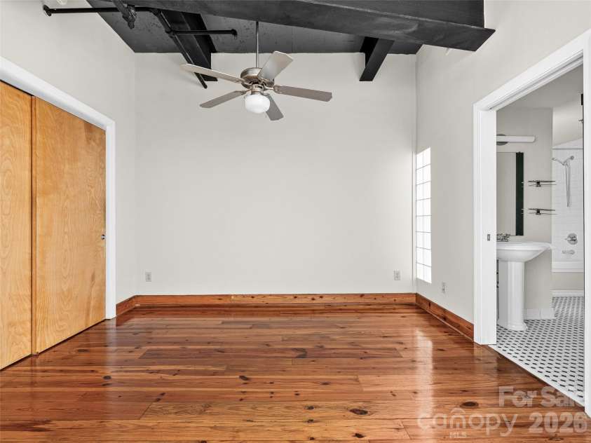 100 Coxe Avenue, Asheville, NC 28801.  MLS# CAR4335488, YatesRealty ID 24809. 