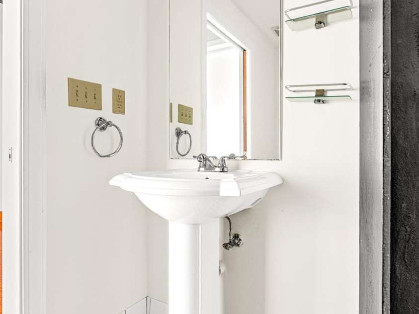 100 Coxe Avenue, Asheville, NC 28801.  MLS# CAR4335488, YatesRealty ID 24809. 