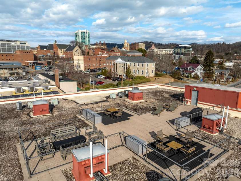 100 Coxe Avenue, Asheville, NC 28801.  MLS# CAR4335488, YatesRealty ID 24809. 