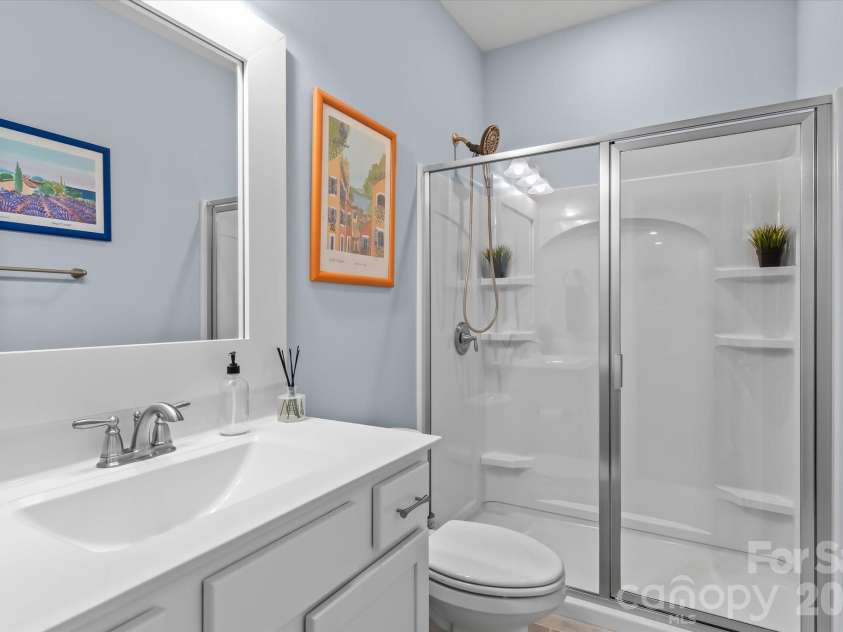 111 Abbeville Lane, Mooresville, NC 28117.  MLS# CAR4368339, YatesRealty ID 24809. Main floor Full Bath