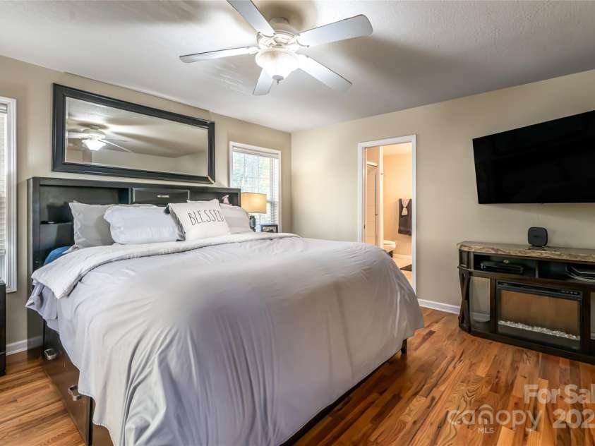 154 Presidential Drive, Waynesville, NC 28786.  MLS# CAR4316529, YatesRealty ID 2481. 