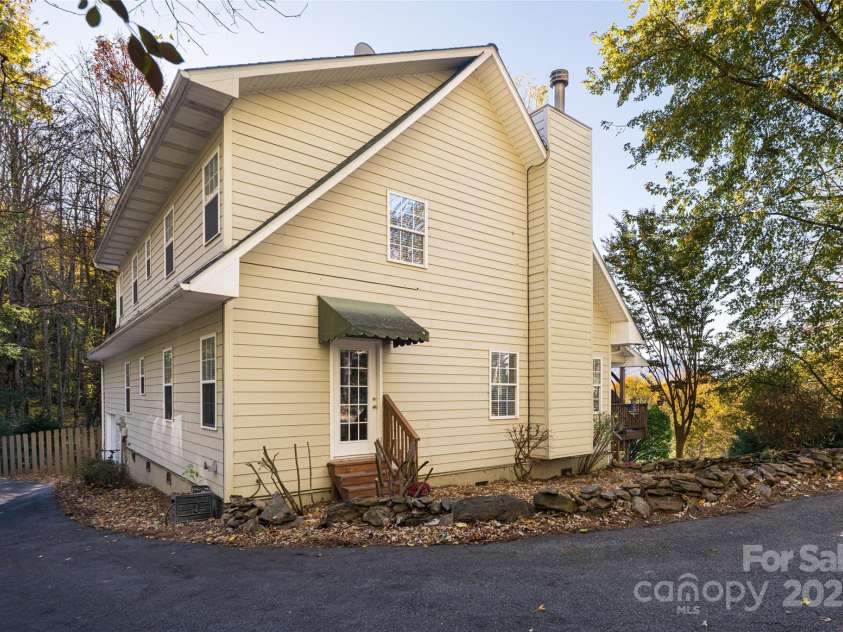 154 Presidential Drive, Waynesville, NC 28786.  MLS# CAR4316529, YatesRealty ID 2481. 