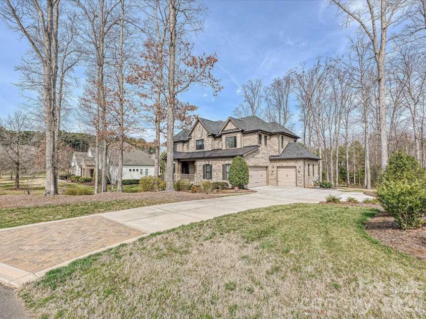 205 Pumpkin Seed Court, Matthews, NC 28104.  MLS# CAR4350087, YatesRealty ID 2481. Driveway