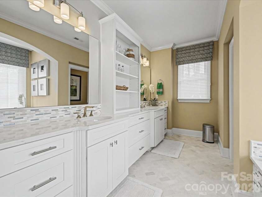 205 Pumpkin Seed Court, Matthews, NC 28104.  MLS# CAR4350087, YatesRealty ID 2481. Primary Bathroom