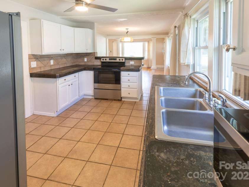 58 Oakley Road, Asheville, NC 28803.  MLS# CAR4276360, YatesRealty ID 24810. 