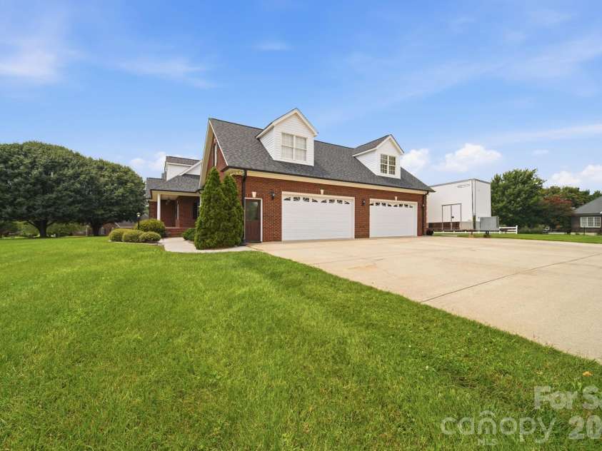 600 Ivah Lee Way, Monroe, NC 28110.  MLS# CAR4379635, YatesRealty ID 24810. 
