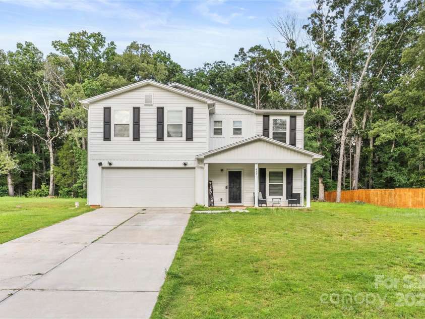 473 Wendover Drive, Salisbury, NC 28147.  MLS# CAR4271936, YatesRealty ID 24811. 