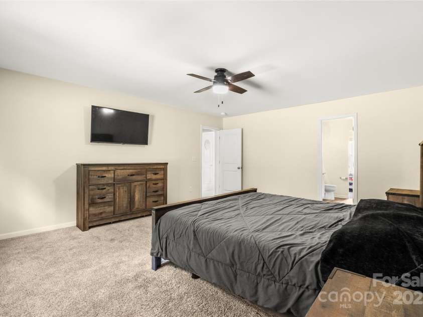 473 Wendover Drive, Salisbury, NC 28147.  MLS# CAR4271936, YatesRealty ID 24811. 