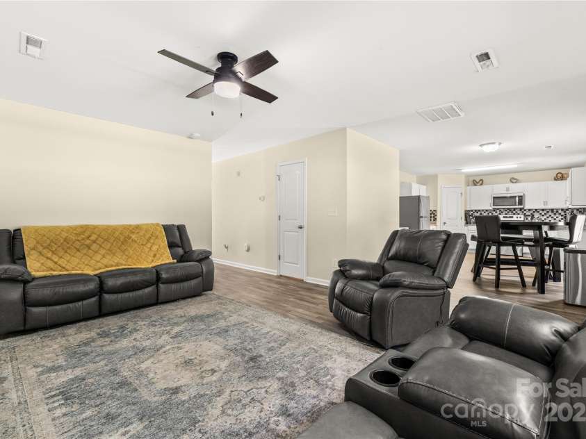 473 Wendover Drive, Salisbury, NC 28147.  MLS# CAR4271936, YatesRealty ID 24811. 