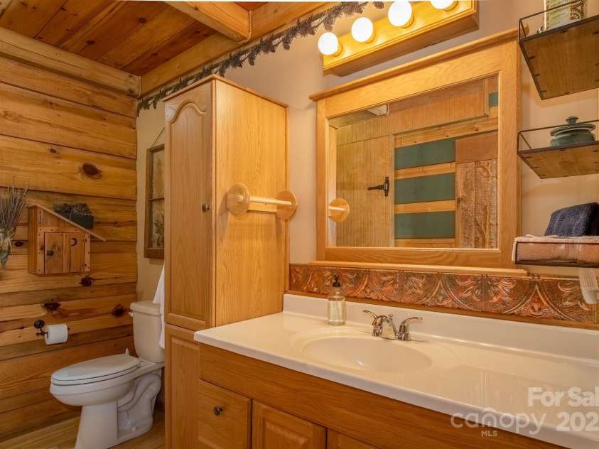 55 Bearwallow Road, Leicester, NC 28748.  MLS# CAR4278949, YatesRealty ID 24812. Bathroom