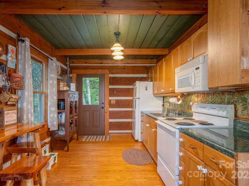 55 Bearwallow Road, Leicester, NC 28748.  MLS# CAR4278949, YatesRealty ID 24812. Kitchen