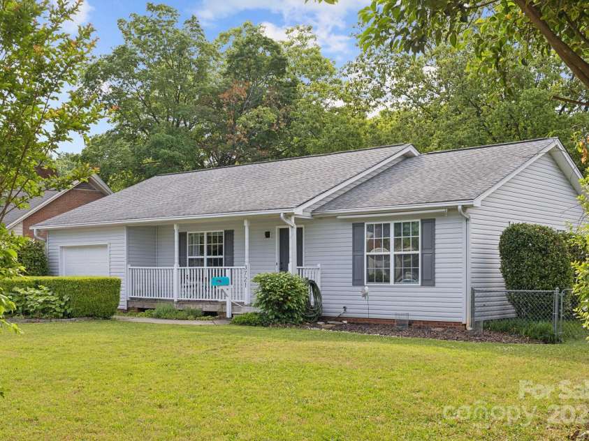 3721 Conway Avenue, Charlotte, NC 28209.  MLS# CAR4263986, YatesRealty ID 24813. 