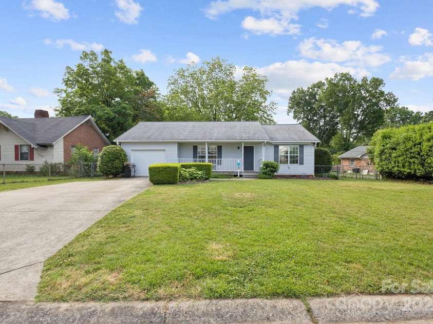 3721 Conway Avenue, Charlotte, NC 28209.  MLS# CAR4263986, YatesRealty ID 24813. 