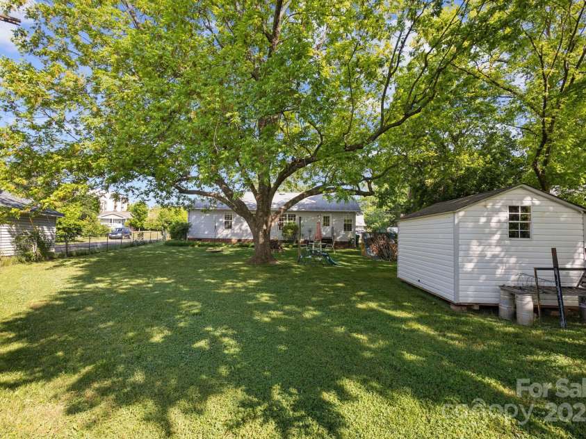 3721 Conway Avenue, Charlotte, NC 28209.  MLS# CAR4263986, YatesRealty ID 24813. 