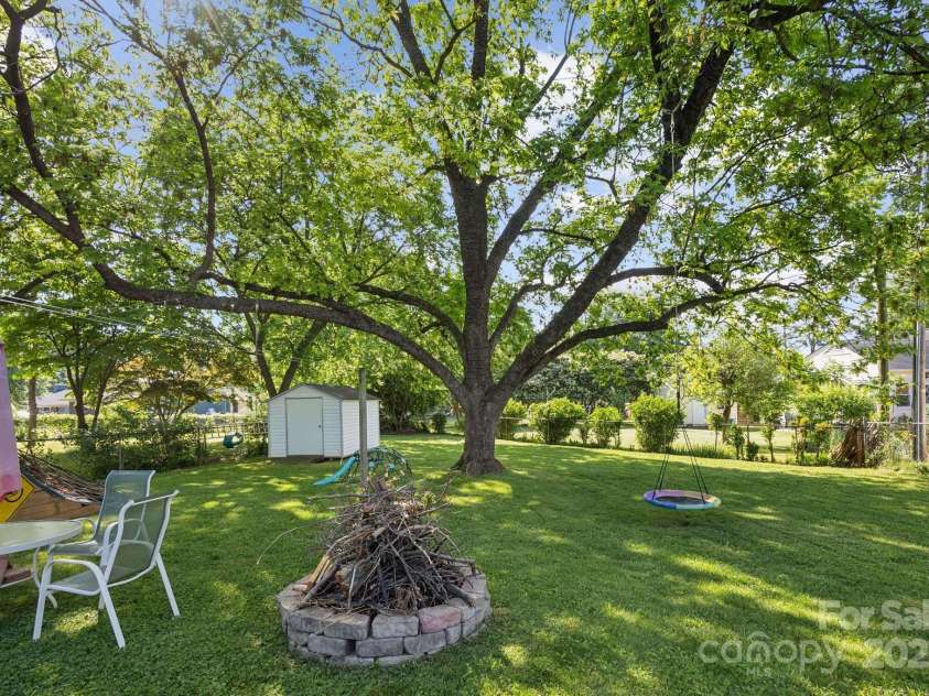 3721 Conway Avenue, Charlotte, NC 28209.  MLS# CAR4263986, YatesRealty ID 24813. 