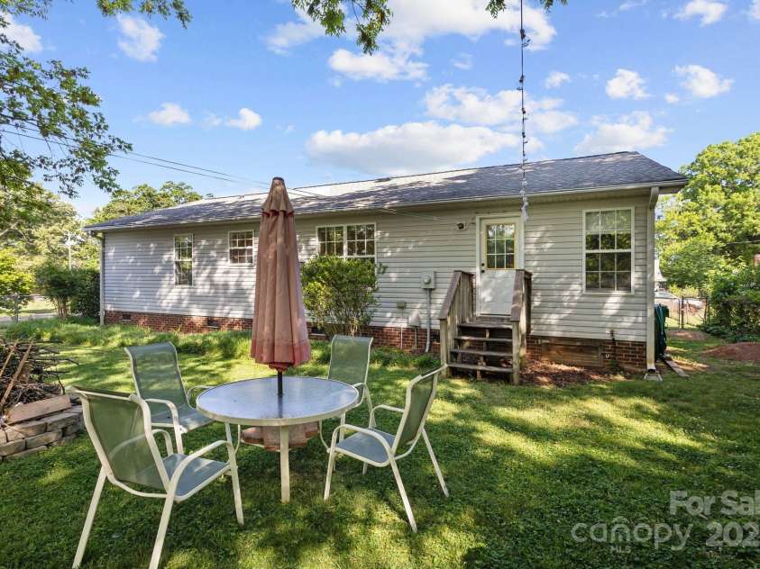 3721 Conway Avenue, Charlotte, NC 28209.  MLS# CAR4263986, YatesRealty ID 24813. 