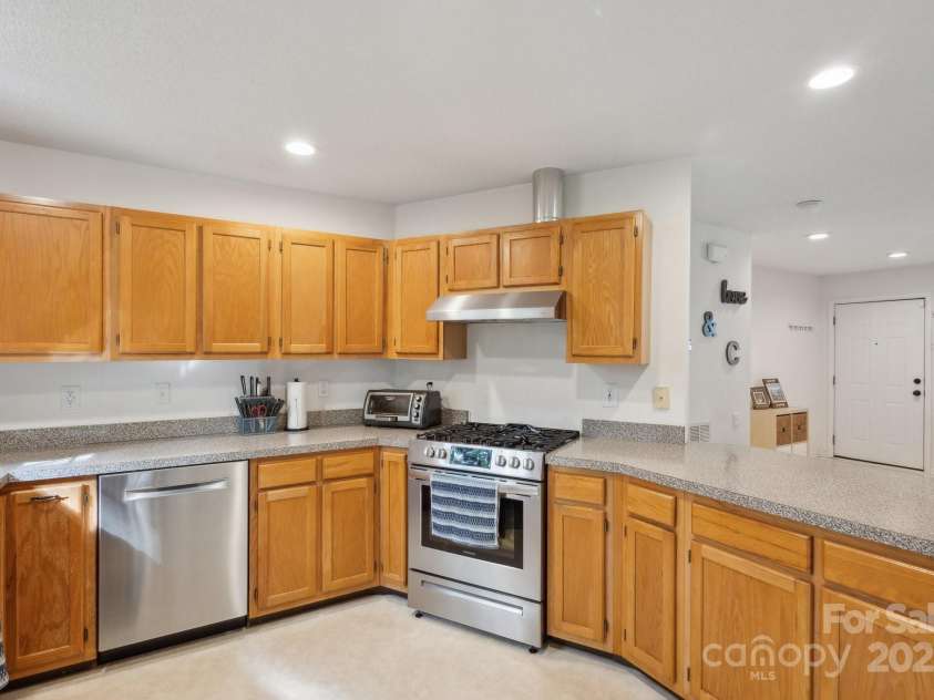 3721 Conway Avenue, Charlotte, NC 28209.  MLS# CAR4263986, YatesRealty ID 24813. 