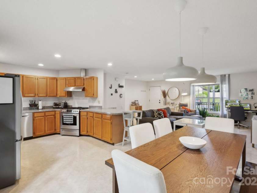 3721 Conway Avenue, Charlotte, NC 28209.  MLS# CAR4263986, YatesRealty ID 24813. 