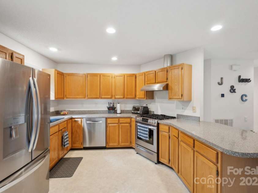 3721 Conway Avenue, Charlotte, NC 28209.  MLS# CAR4263986, YatesRealty ID 24813. 