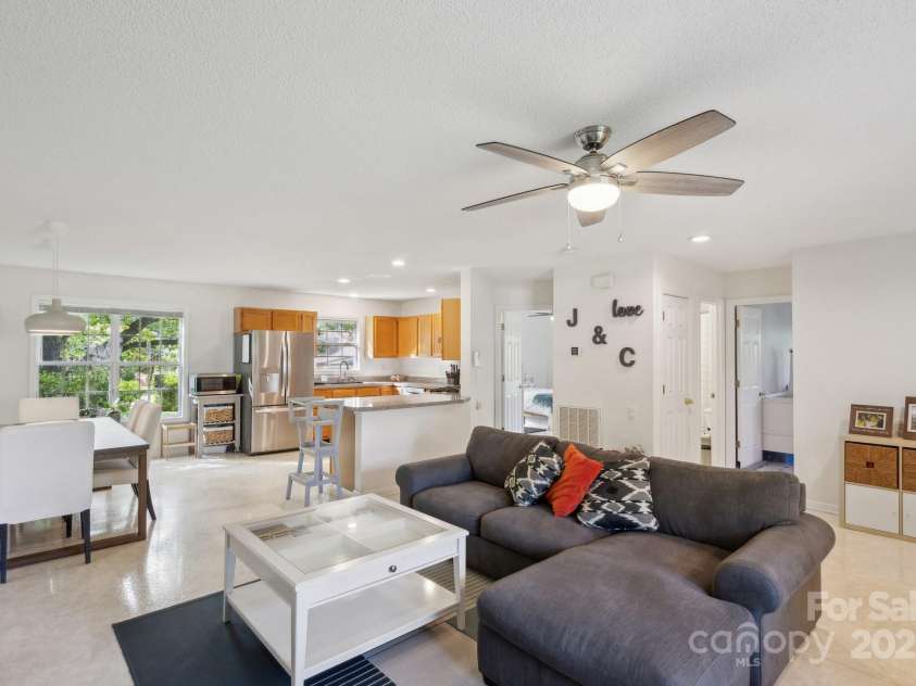 3721 Conway Avenue, Charlotte, NC 28209.  MLS# CAR4263986, YatesRealty ID 24813. 