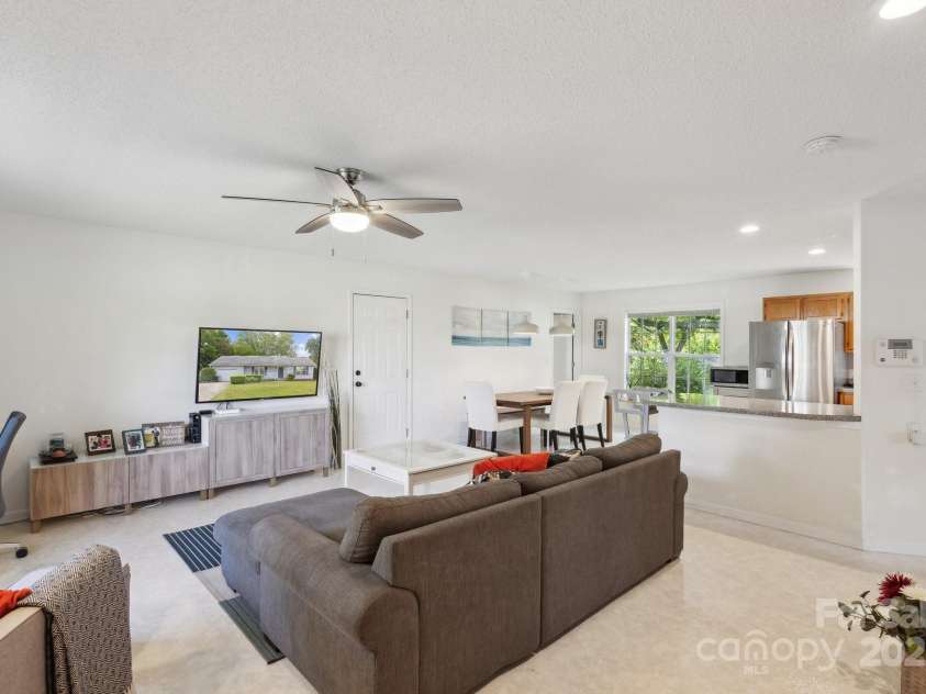 3721 Conway Avenue, Charlotte, NC 28209.  MLS# CAR4263986, YatesRealty ID 24813. 