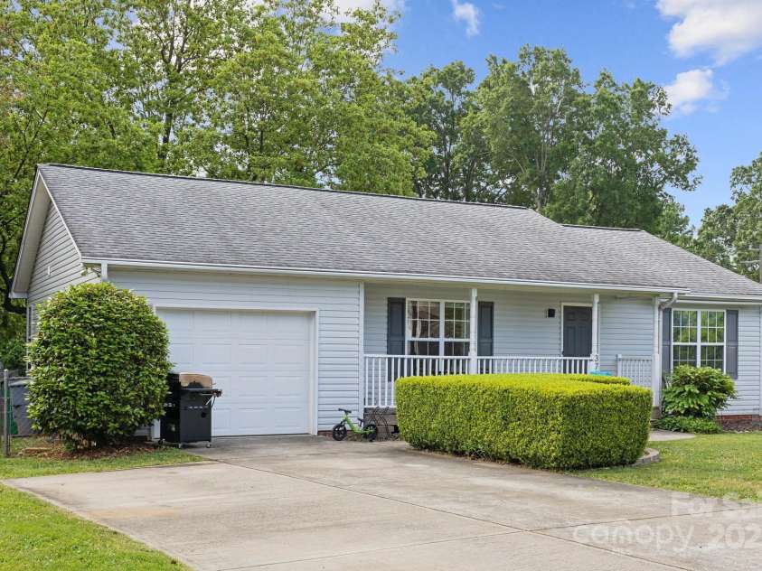 3721 Conway Avenue, Charlotte, NC 28209.  MLS# CAR4263986, YatesRealty ID 24813. 