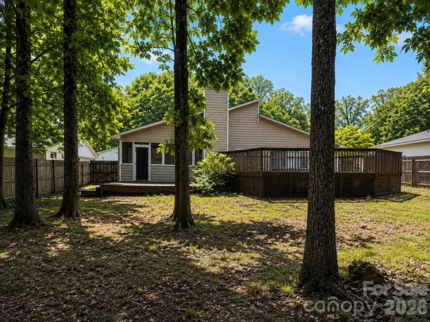 7636 Eastbourne Road, Charlotte, NC 28227.  MLS# CAR4384682, YatesRealty ID 24813. 
