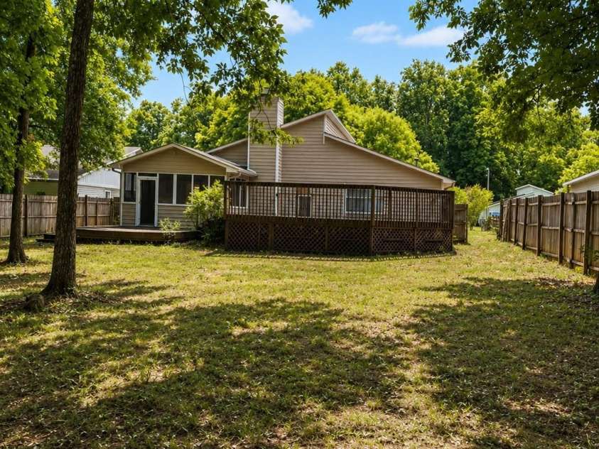 7636 Eastbourne Road, Charlotte, NC 28227.  MLS# CAR4384682, YatesRealty ID 24813. 