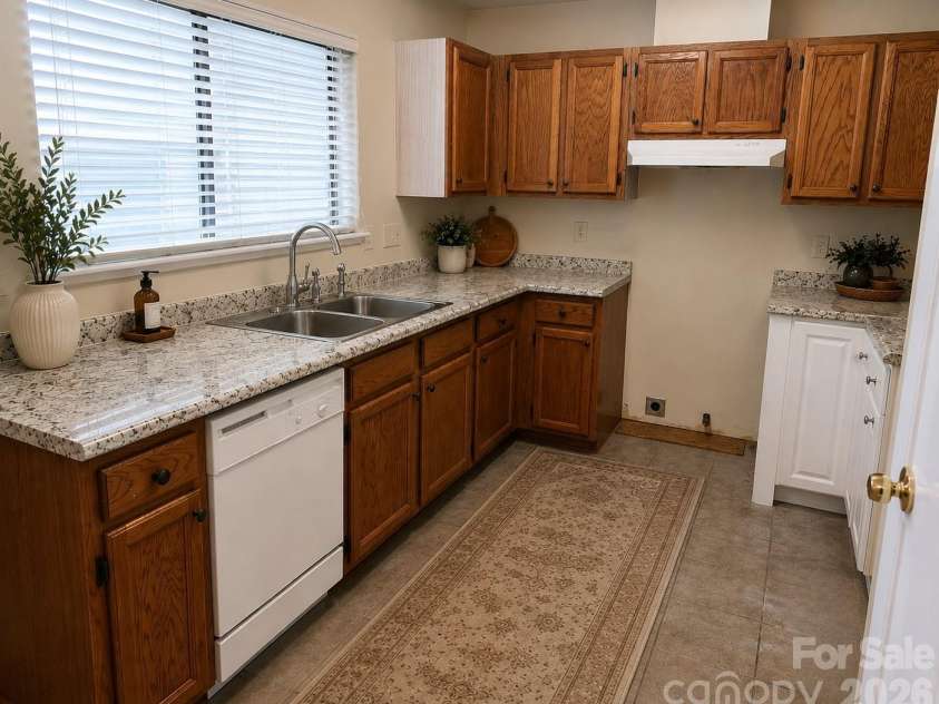 7636 Eastbourne Road, Charlotte, NC 28227.  MLS# CAR4384682, YatesRealty ID 24813. 