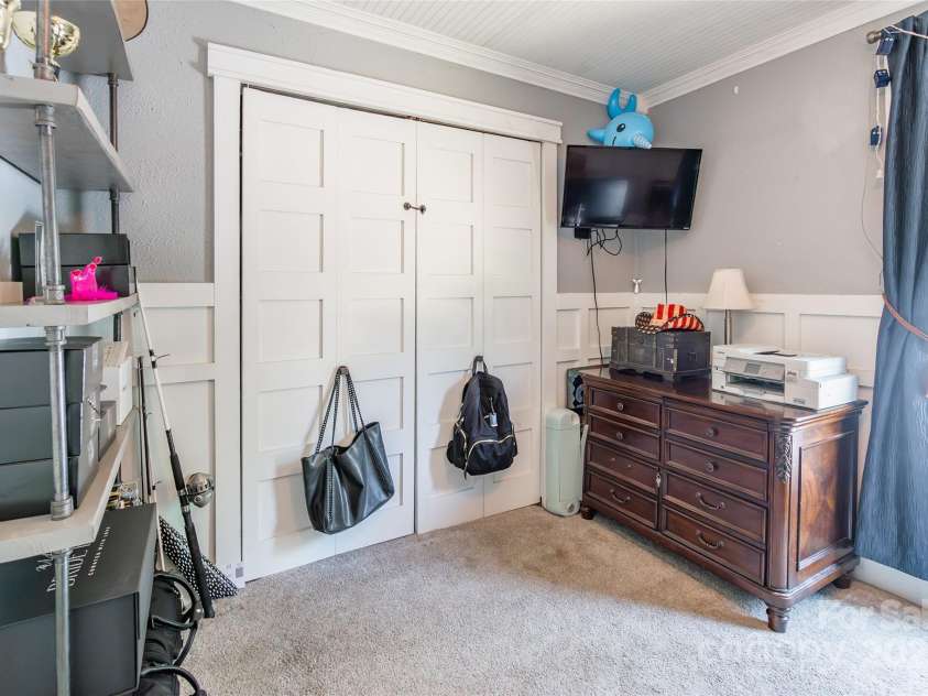 106 Guffey Road, Cherryville, NC 28021.  MLS# CAR4276352, YatesRealty ID 24814. 