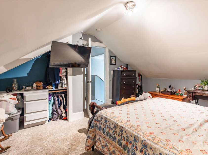 106 Guffey Road, Cherryville, NC 28021.  MLS# CAR4276352, YatesRealty ID 24814. 