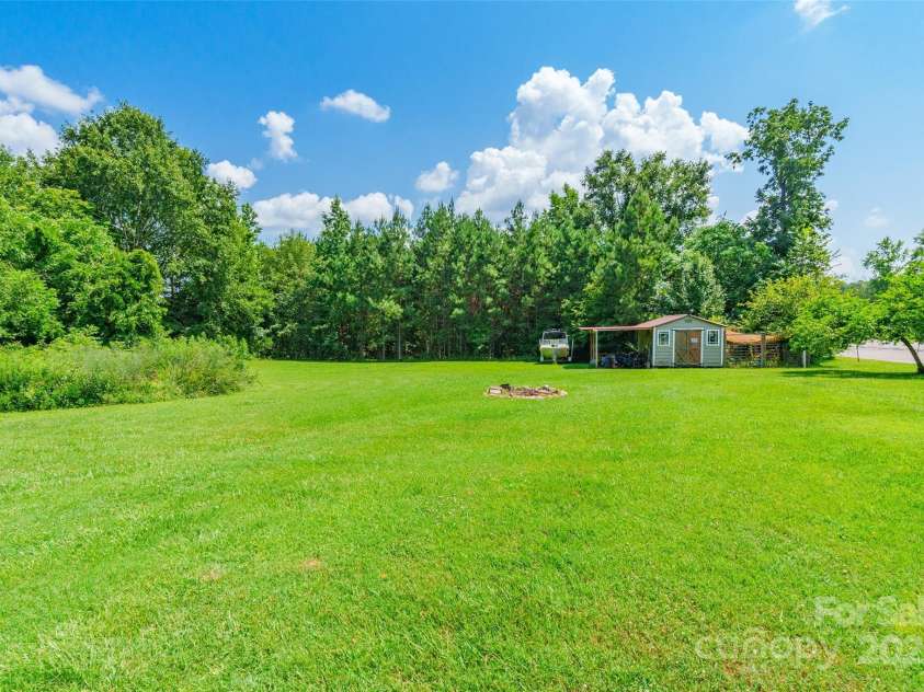106 Guffey Road, Cherryville, NC 28021.  MLS# CAR4276352, YatesRealty ID 24814. 