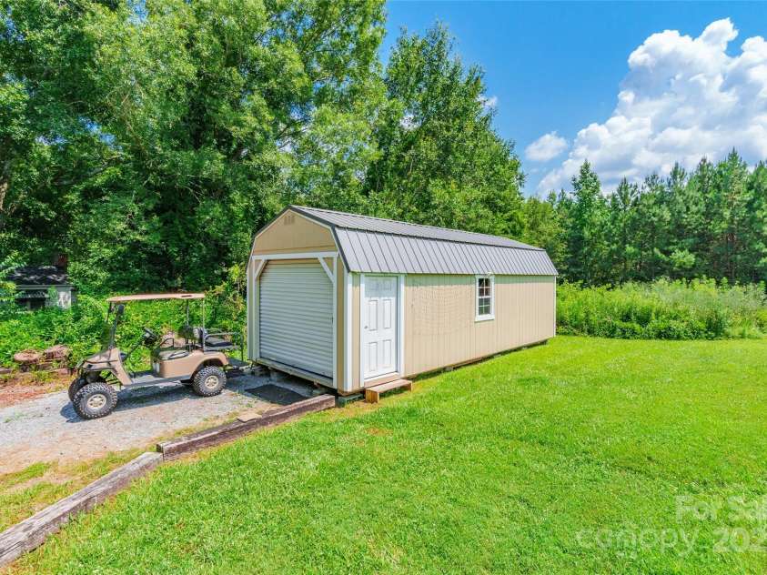 106 Guffey Road, Cherryville, NC 28021.  MLS# CAR4276352, YatesRealty ID 24814. 